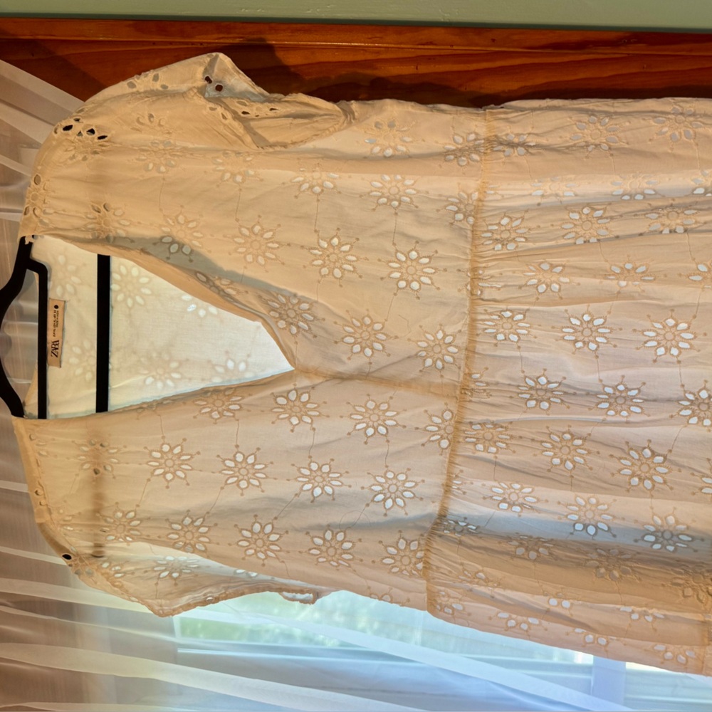 Zara white eyelet 2 tier dress. Lined in solid white cotton.